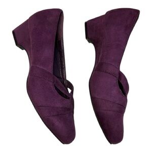 Comfort Well Beacon Gorgeous deep purple velvet shoes slip ons Size 8.5 WIDE